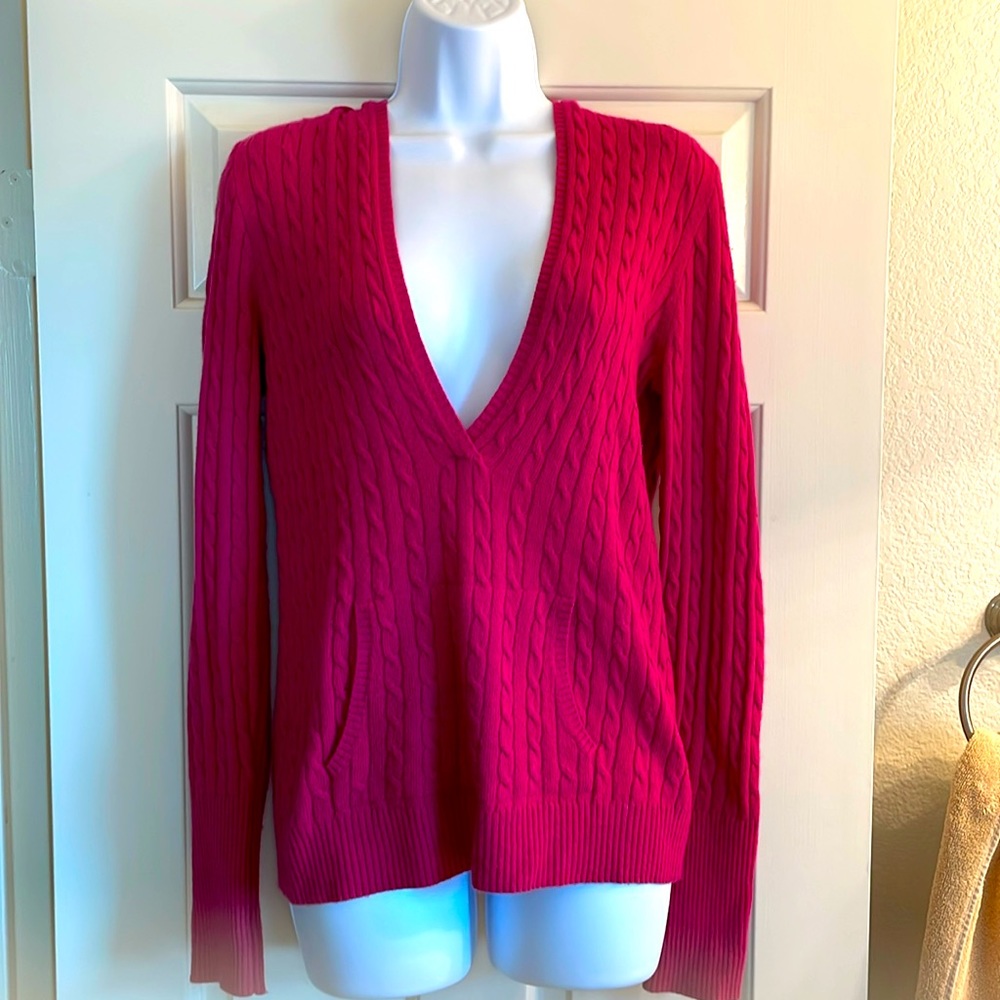 J Crew S dark pink cashmere blend hooded pullover sweater.